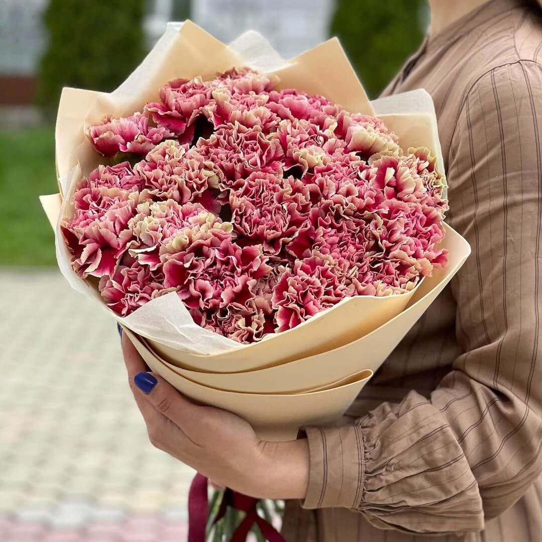 25 кофейных гвоздик в букете