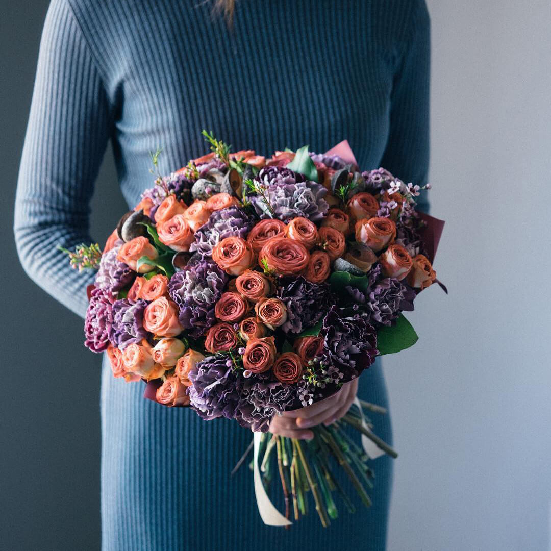 Пионовидные розы с гвоздикой - 41 шт.