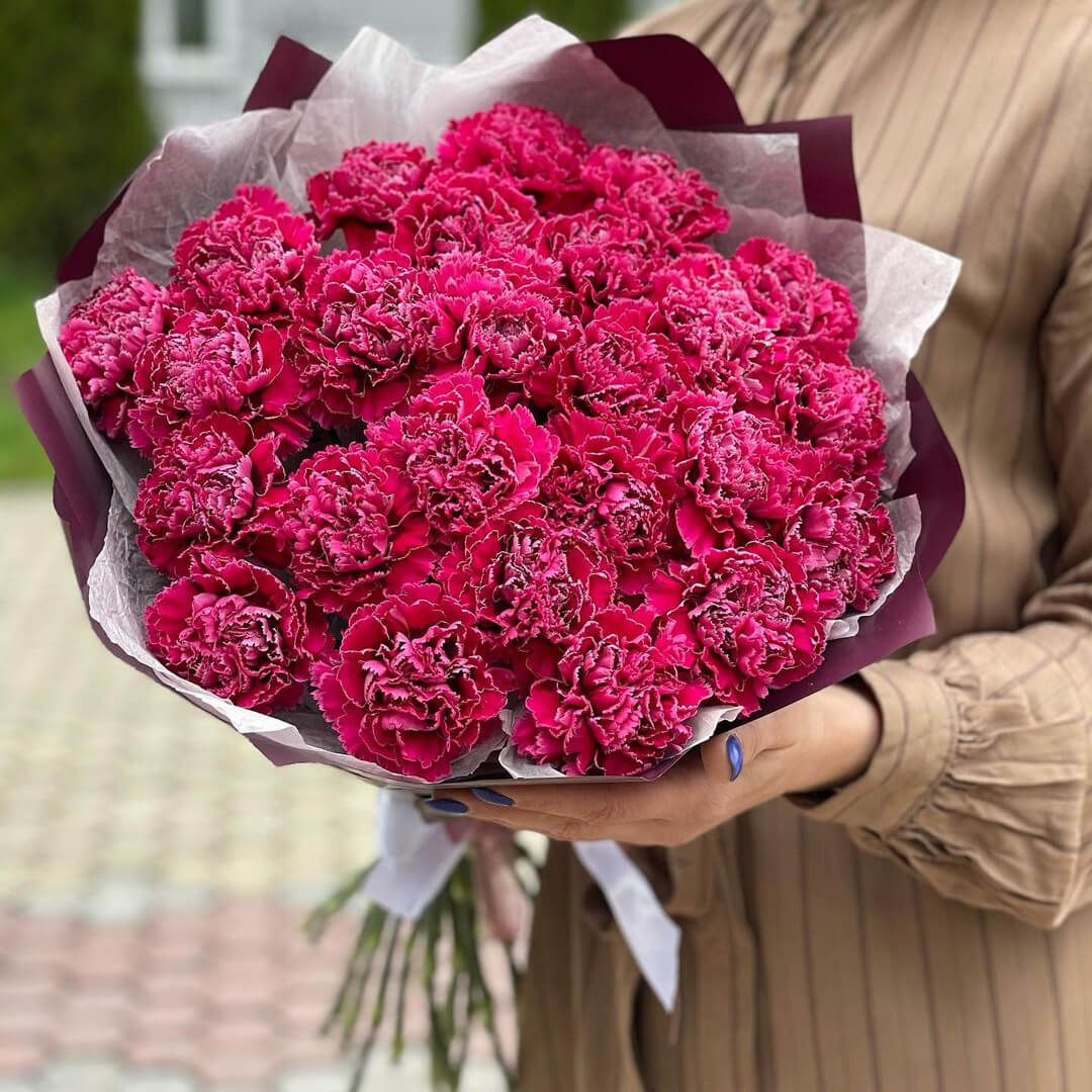 25 винных гвоздик в букете