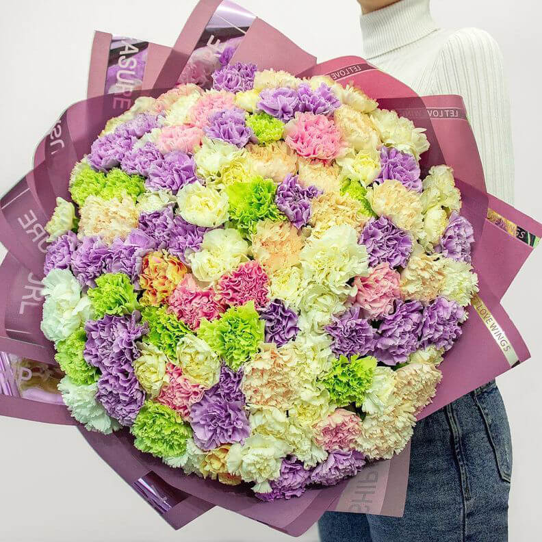 101 яркая гвоздика в букете