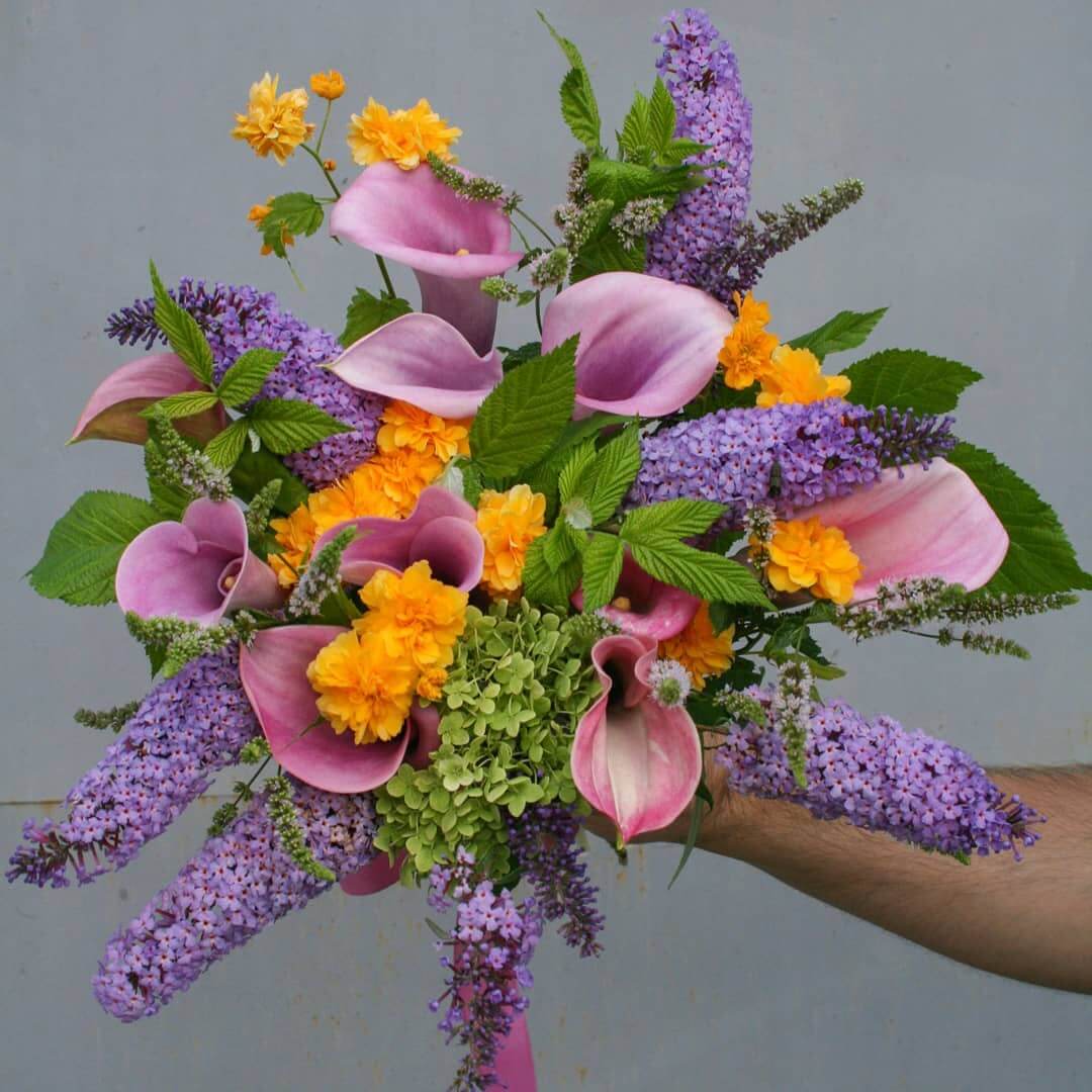 Каллы с сиренью в букете - 41 шт.