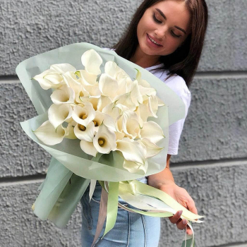 Букет из 29 белых калл