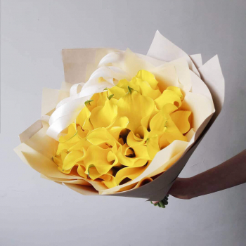 25 желтых калл в букете