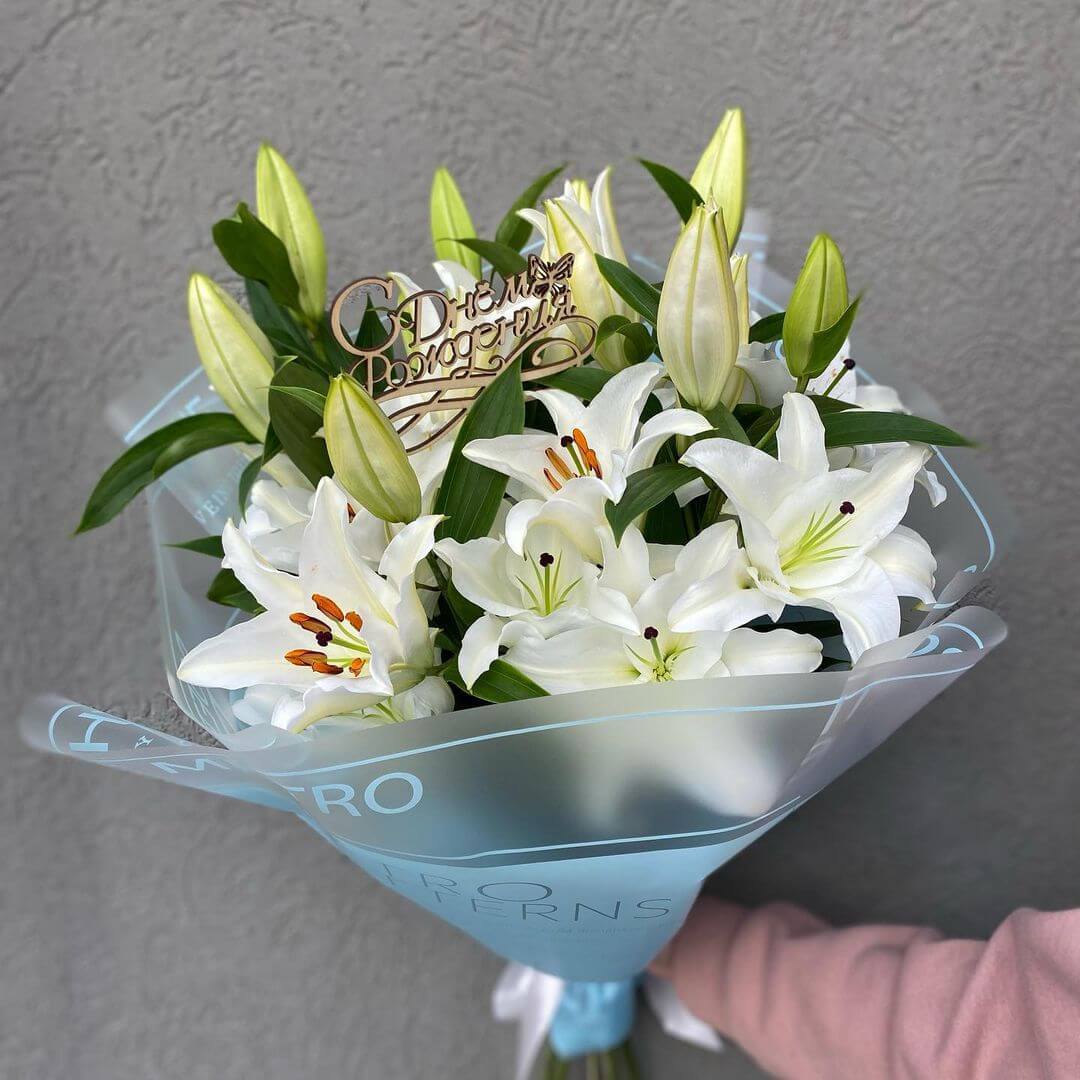 9 белых лилий в букете