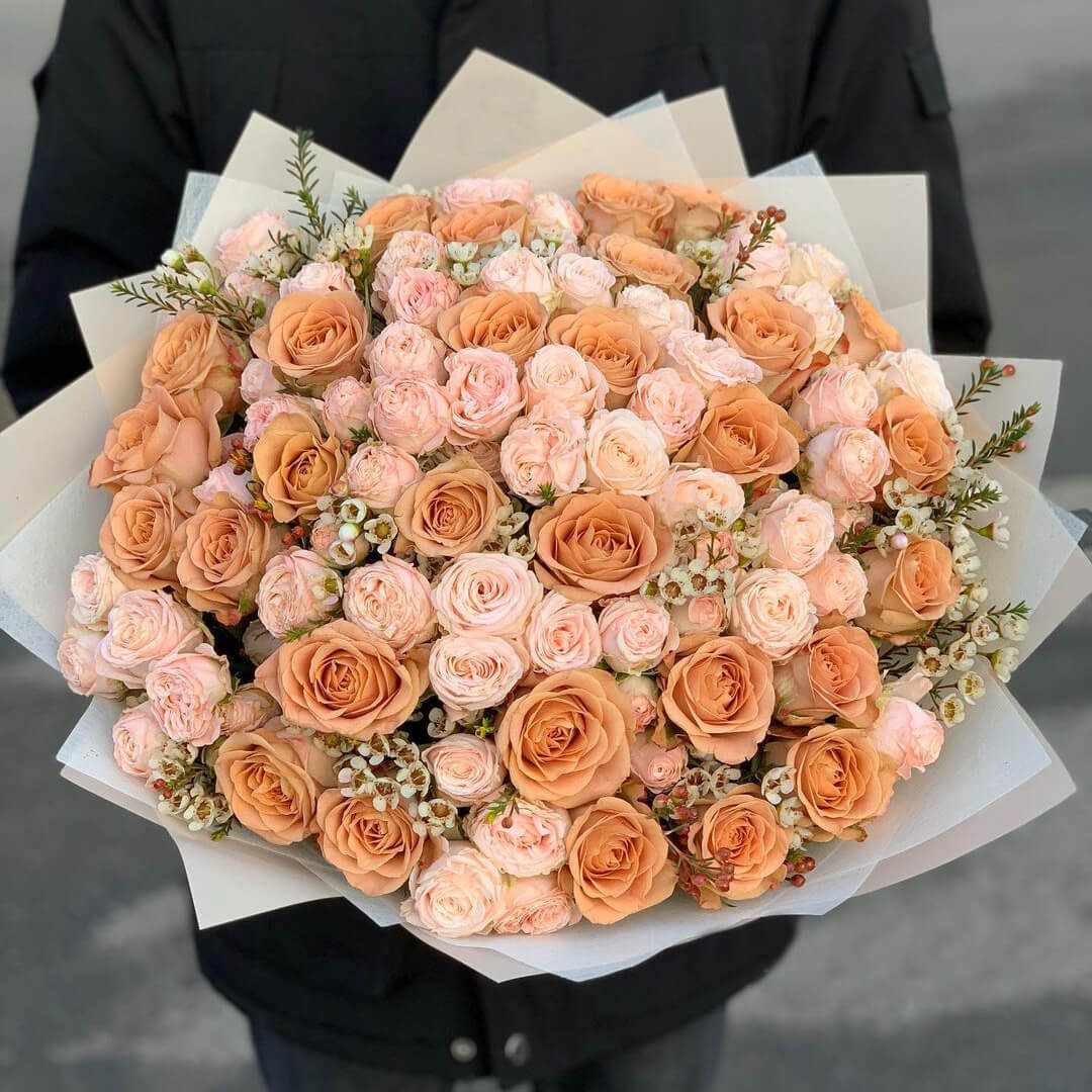 Букет из кофейных роз в миксе - 51 шт.