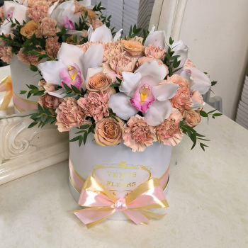 Кофейные розы с гвоздиками - 35 шт.