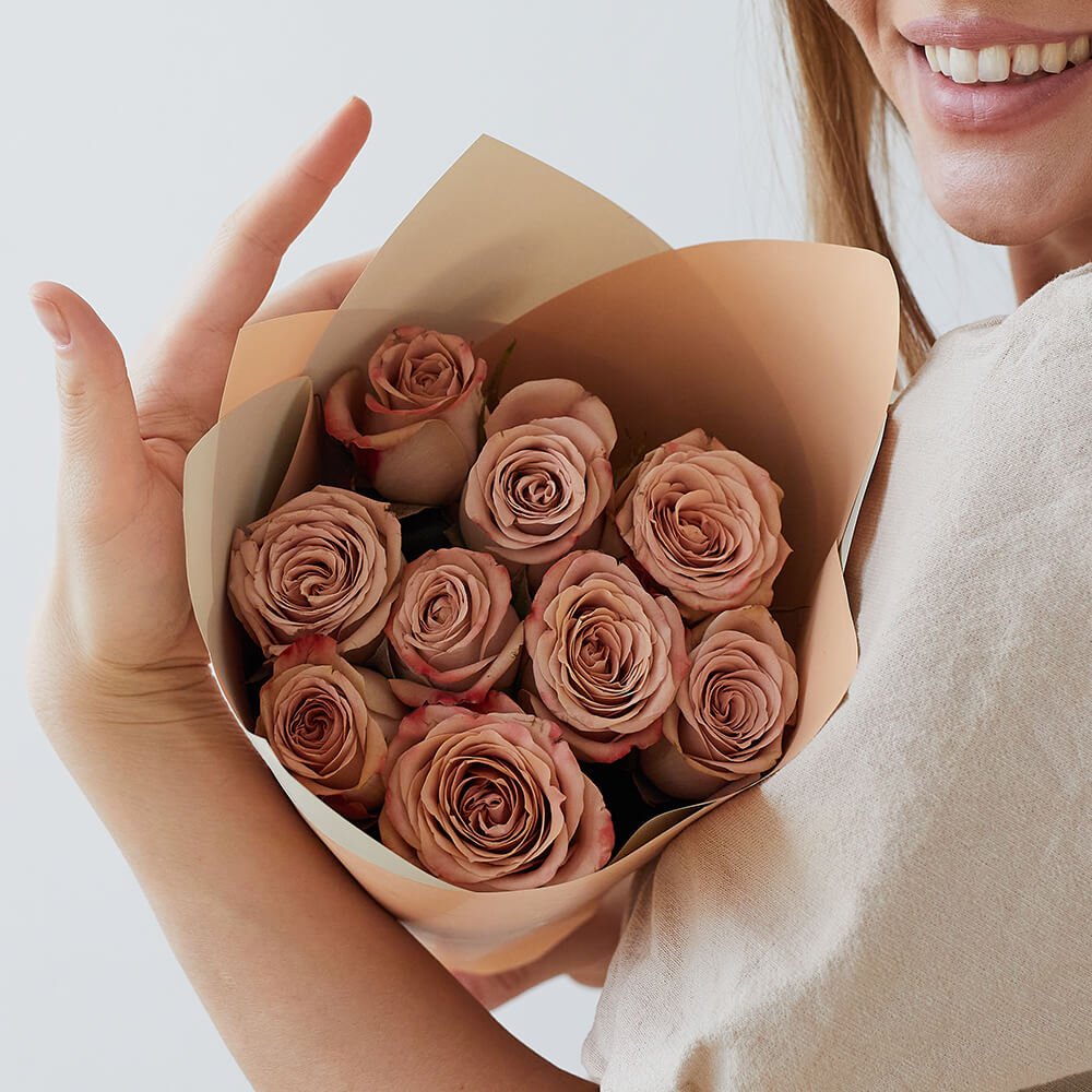 9 кофейных роз в букете