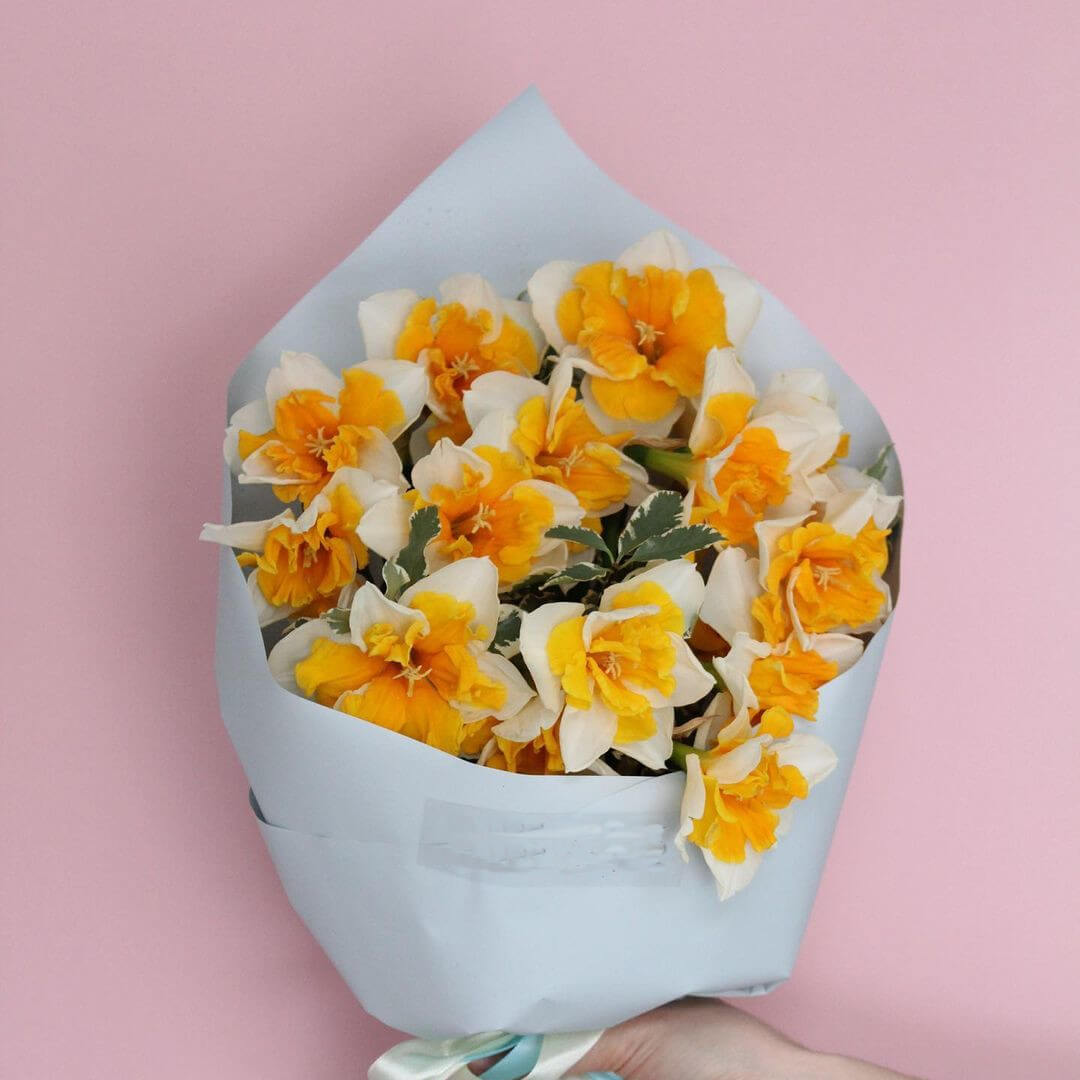 9 нарциссов в букете