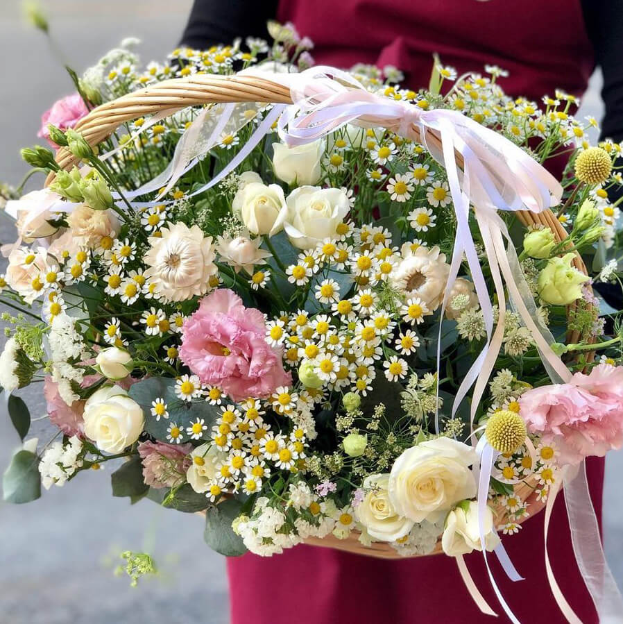 Микс с ромашками в корзине от 51 шт.