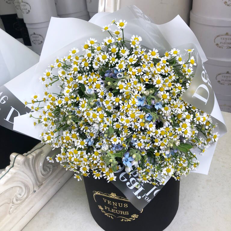 Микс с ромашками в букете - 25 шт.