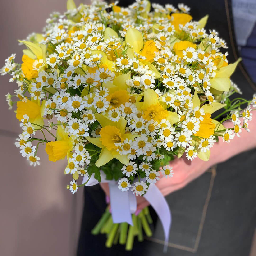 Ромашки с нарциссами - 29 шт.