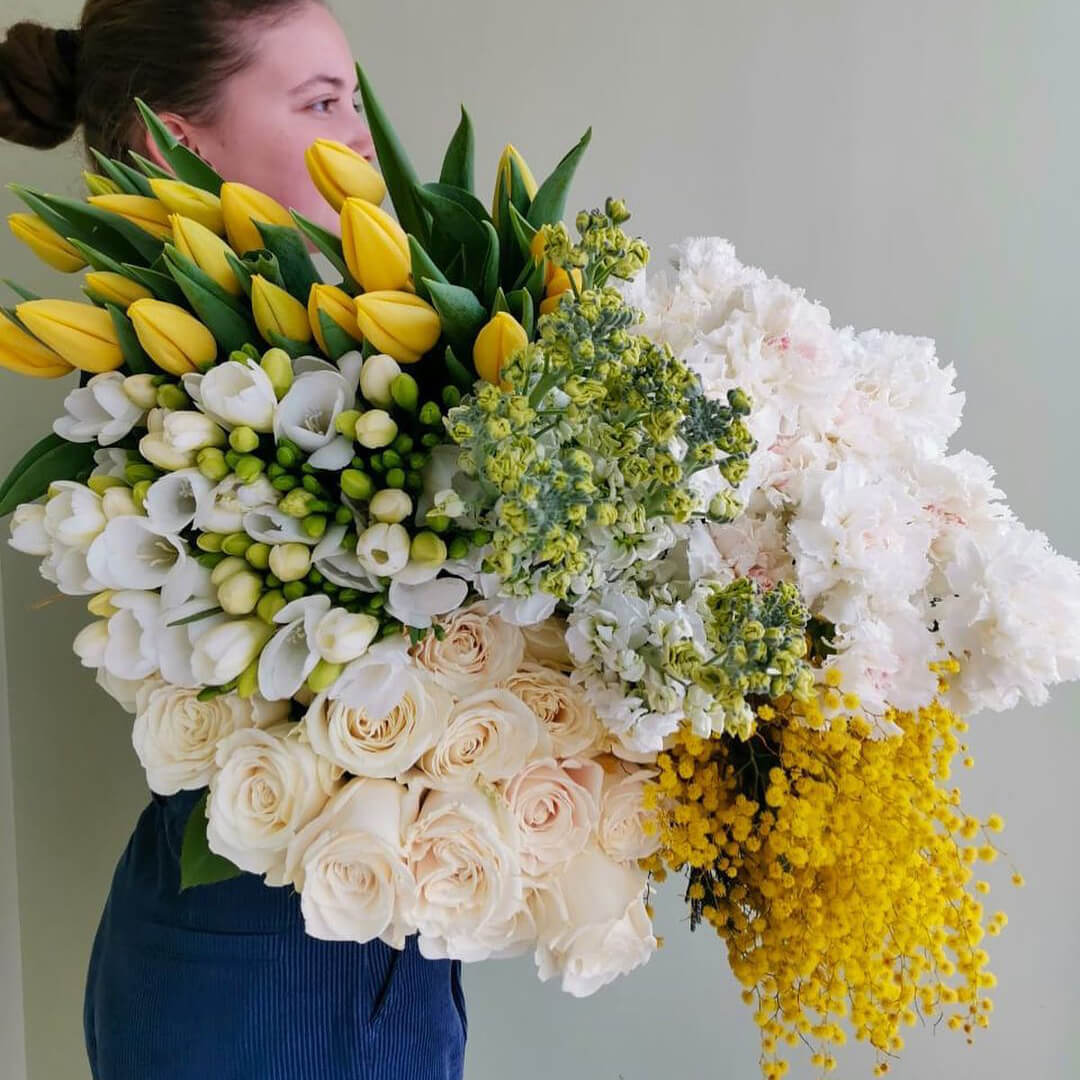 Букет на женский день к 8 марта - 121 шт.