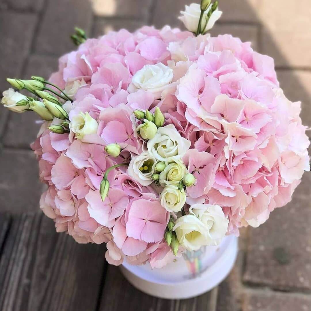 Эустомы с гортензиями - 13 шт.