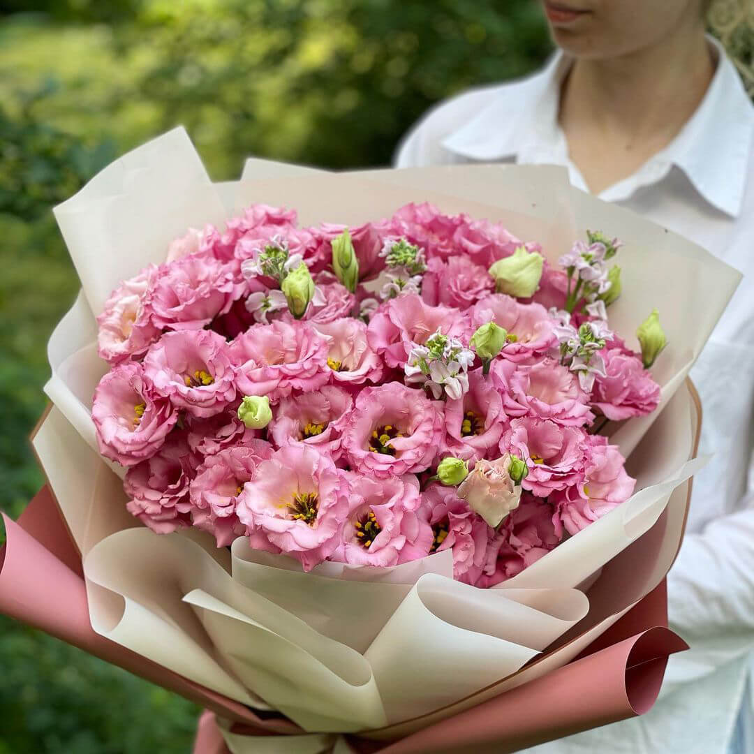 19 розовых эустом в букете