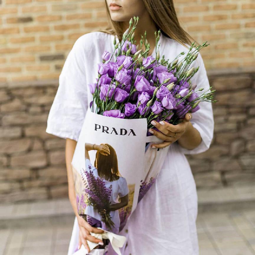 19 фиолетовых эустом в букете