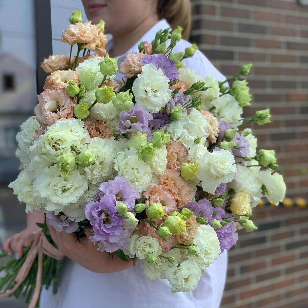 29 эустом в букете