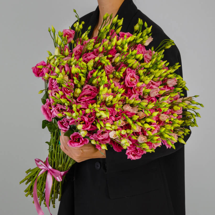 51 розовая эустома в букете