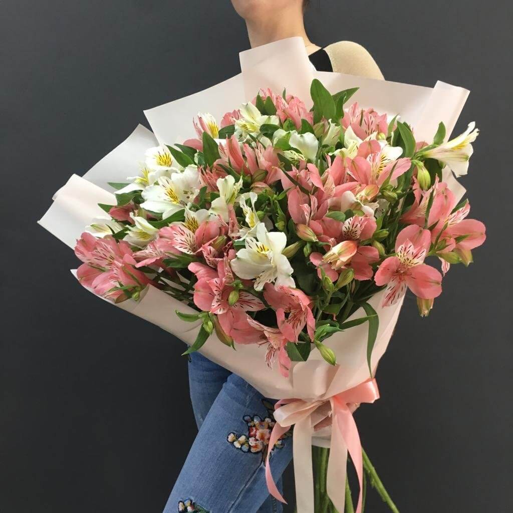 41 бело-розовая альстромерия