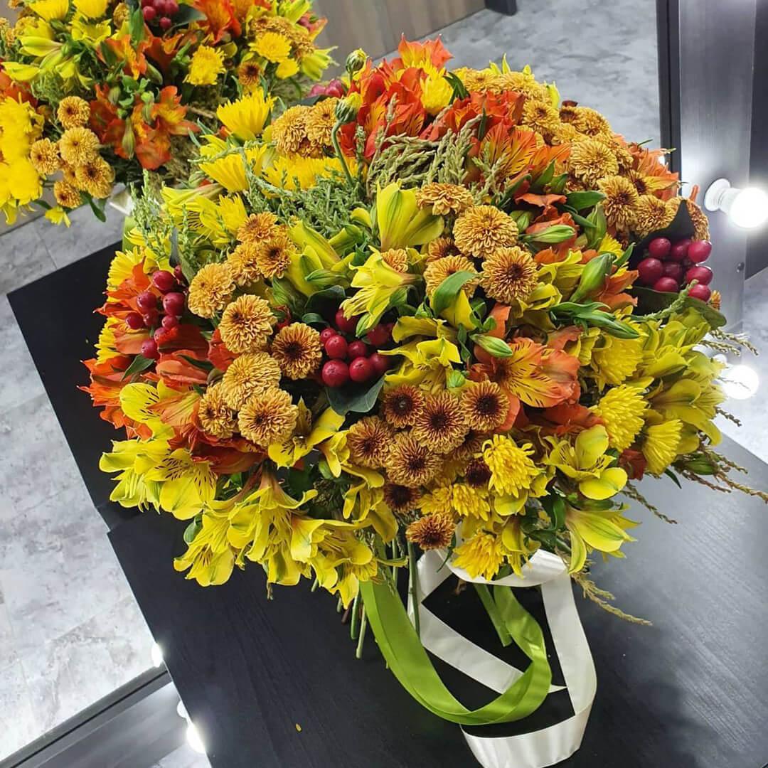 Альстромерии с хризантемами - 81 шт.