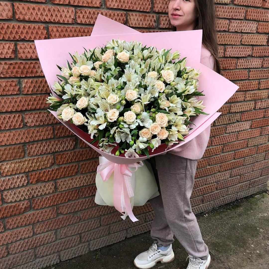 Альстромерия с розами - 101 шт.