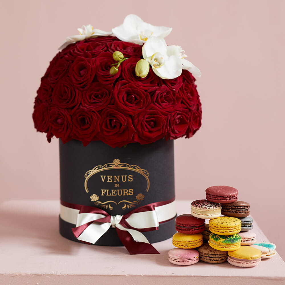 101 красная роза с орхидеями