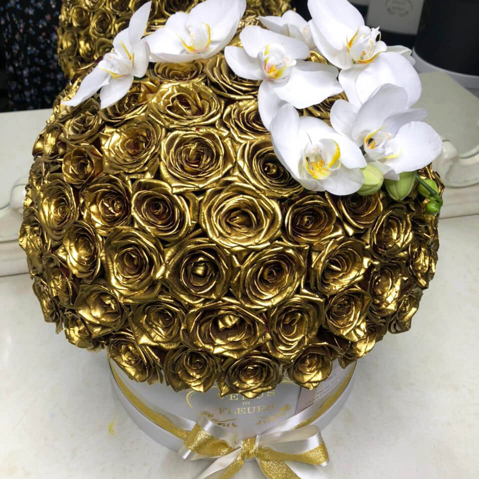 101 золотая роза с орхидеями - шар