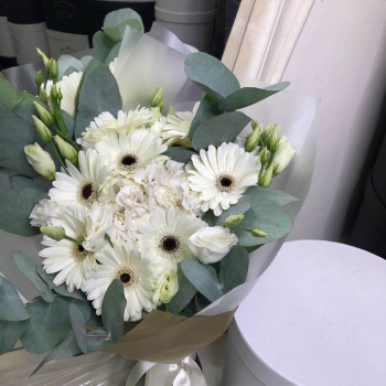 Герберы с эустомой - 19 шт.