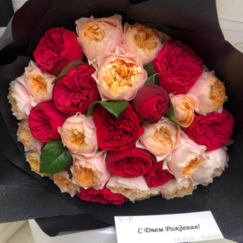25 пионовидных роз в миксе
