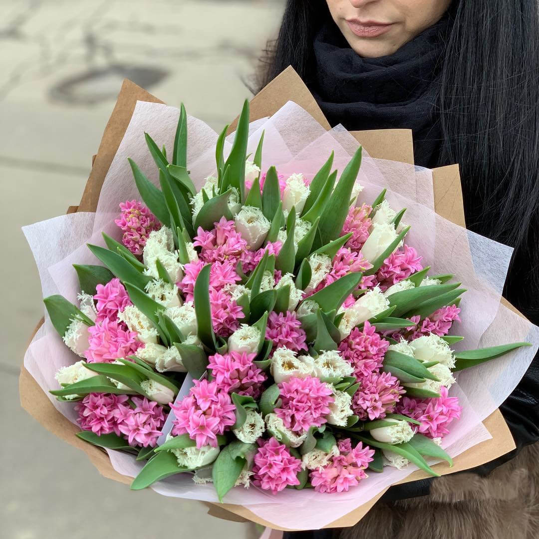 Гиацинты с тюльпанами в букете - 75 шт.