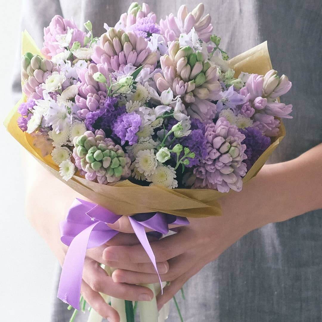 Микс с гиацинтами в букете - 15 шт.