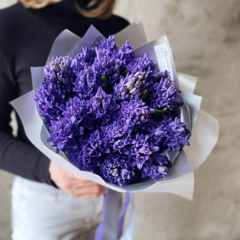 15 синих гиацинт в букете