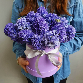 25 синих гиацинт в коробке