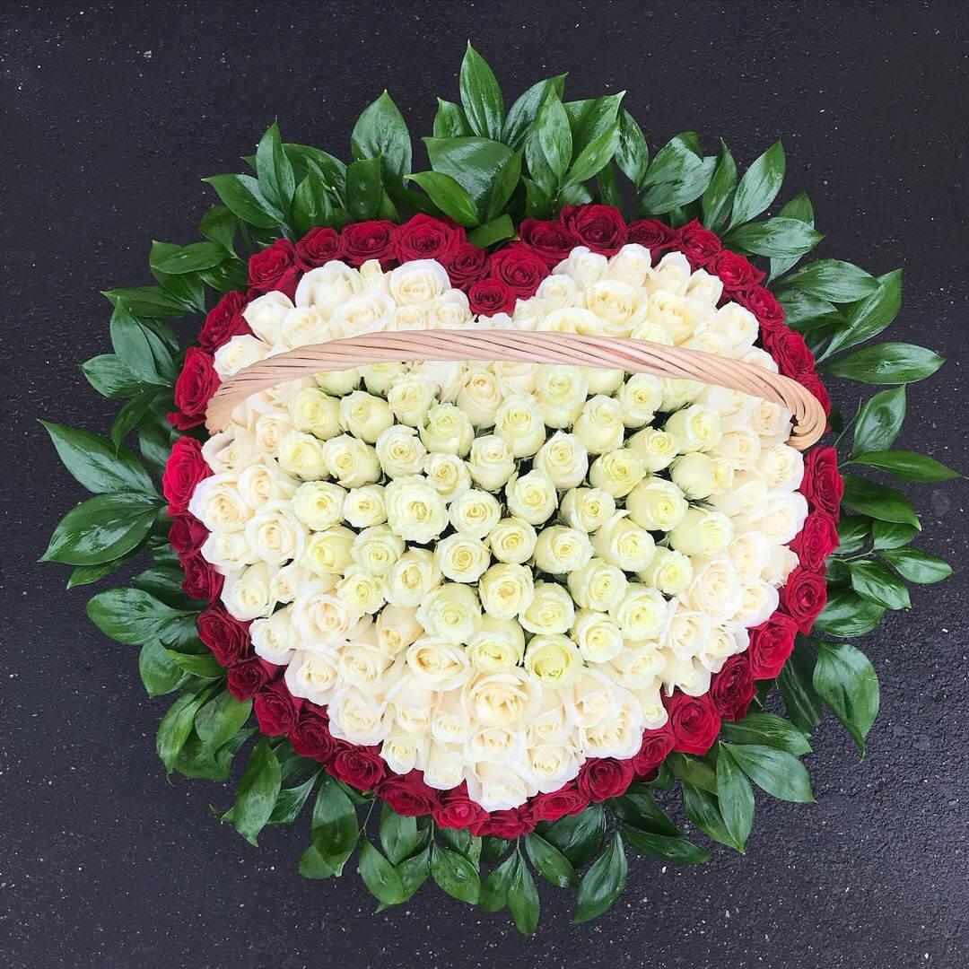 301 роза в форме сердца в корзине