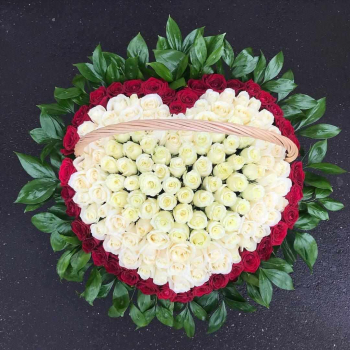 301 роза в форме сердца в корзине