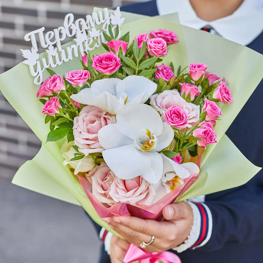 Орхидеи с кустовыми розами - 15 шт.