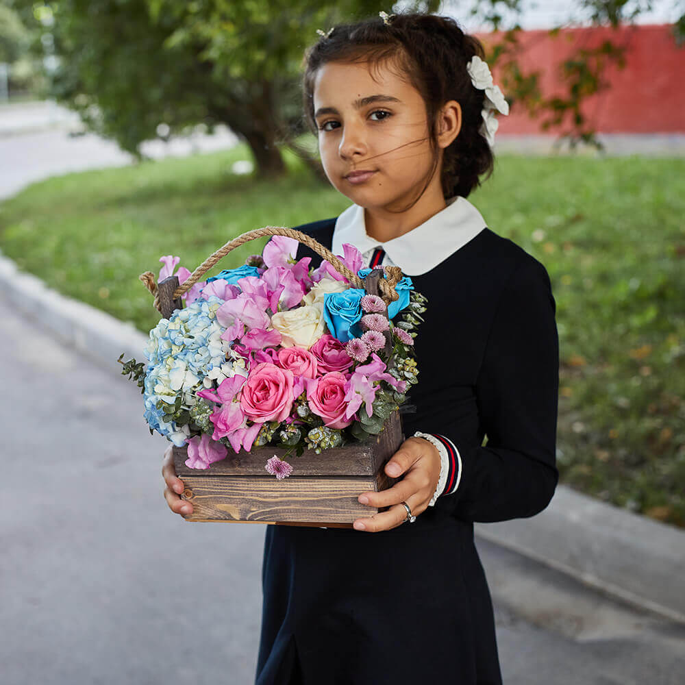 Микс цветов в кашпо на 1 сентября - 15 шт.