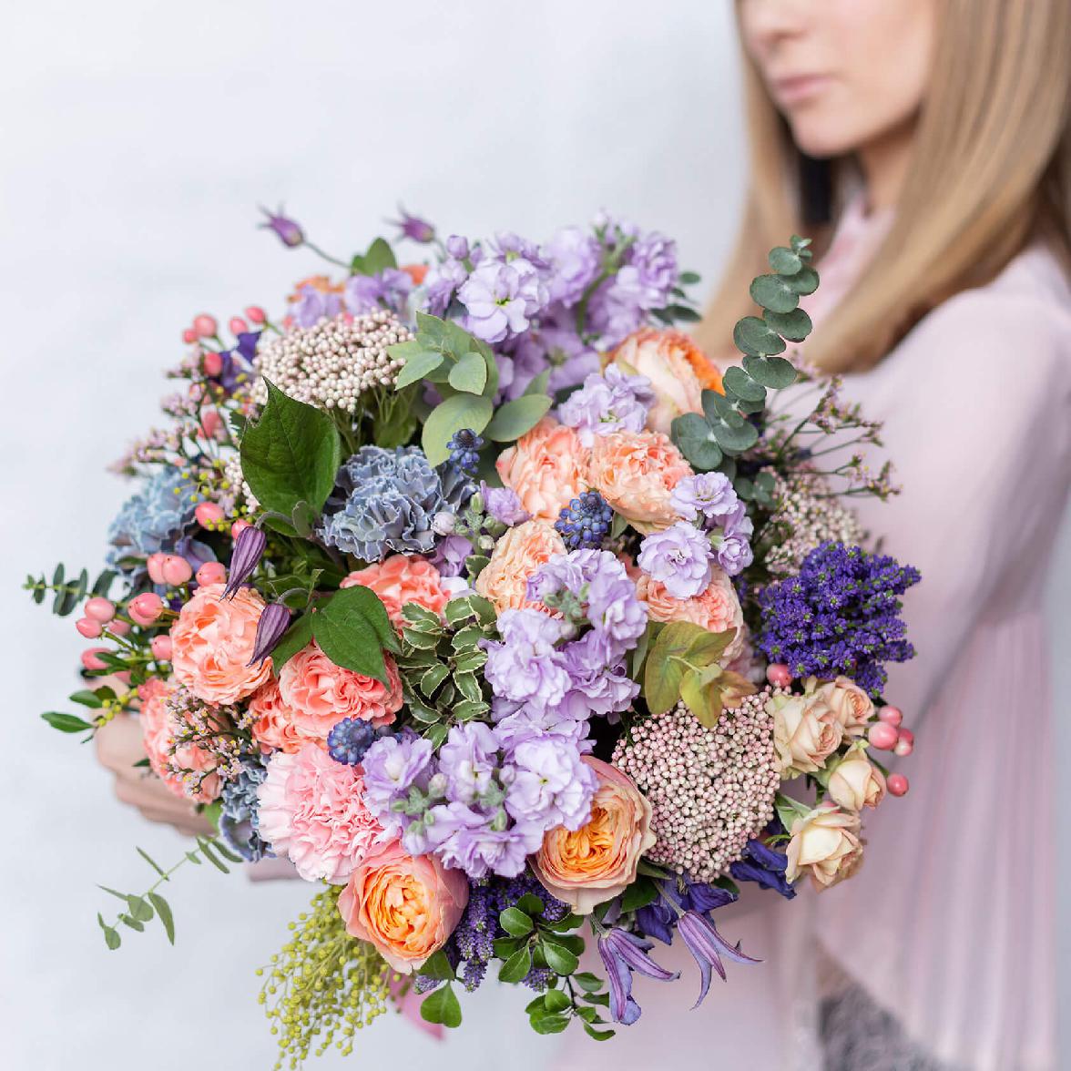 Разноцветный микс в букете - 51 шт.