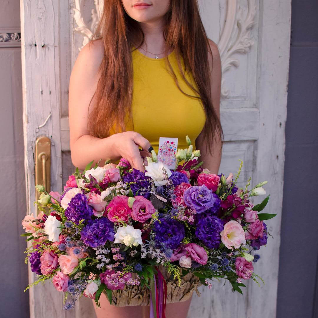 Микс из эустом в корзине - 41 шт.