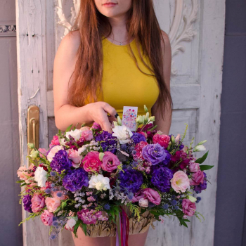 Микс из эустом в корзине - 41 шт.