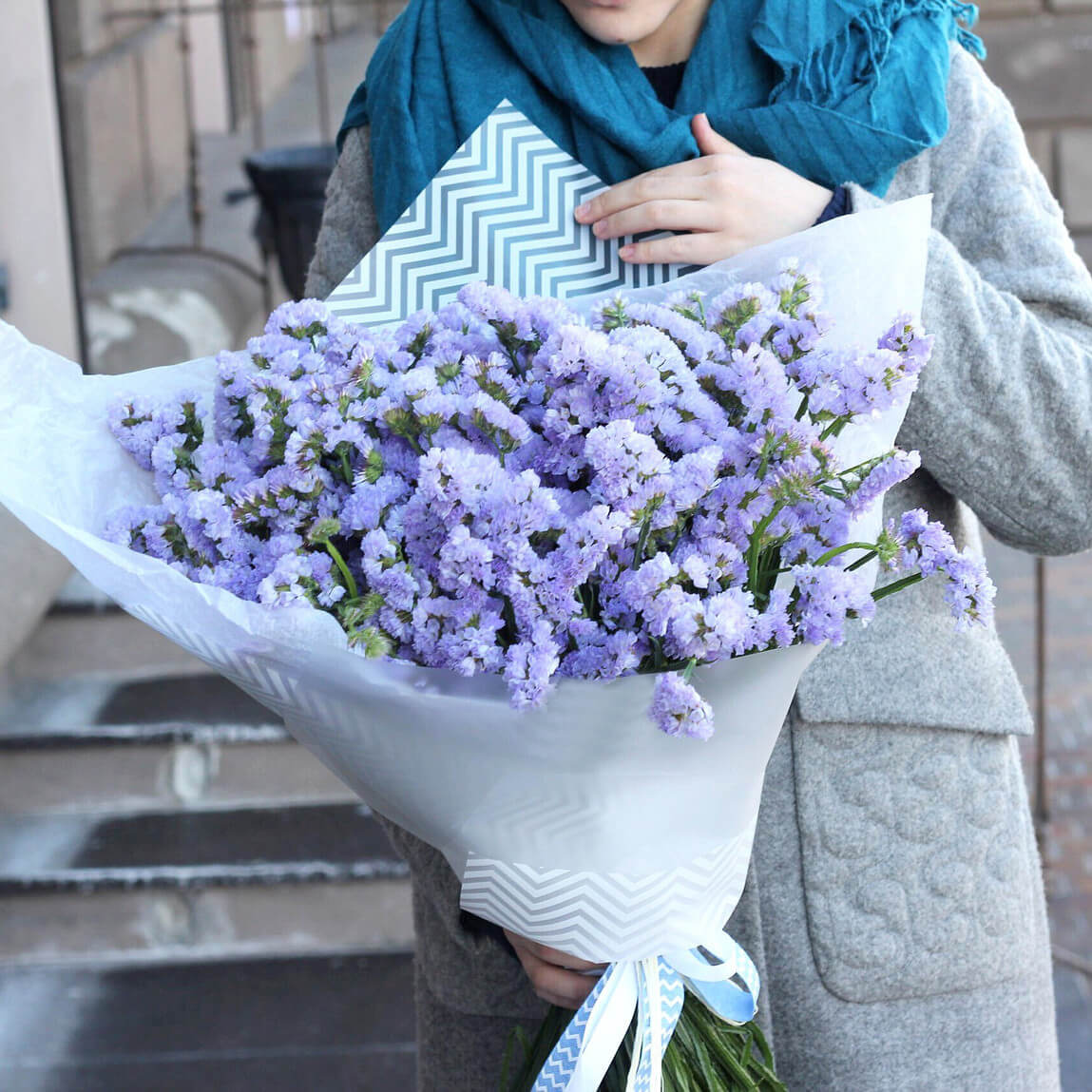 29 сиреневых статиц в букете
