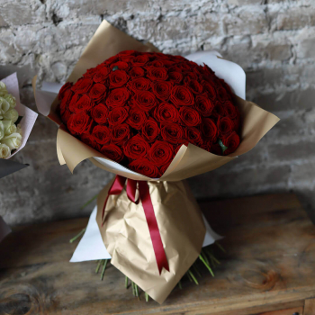 Букет красных роз от 9 шт.