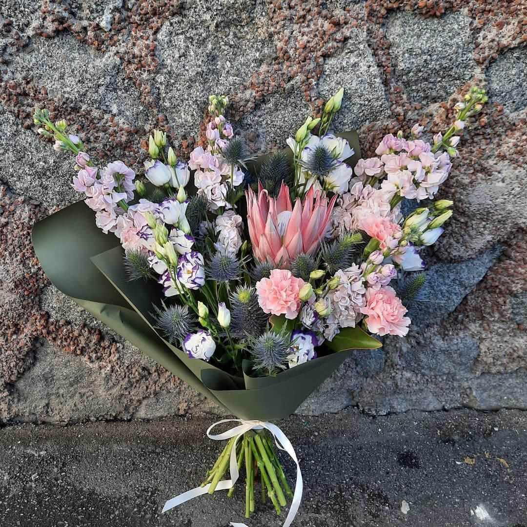 Эрингиум с эустомой - 29 шт.