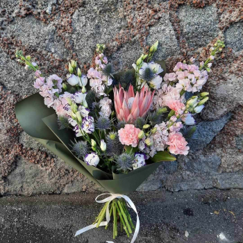 Эрингиум с эустомой - 29 шт. Эрингиум с эустомой - 29 шт.