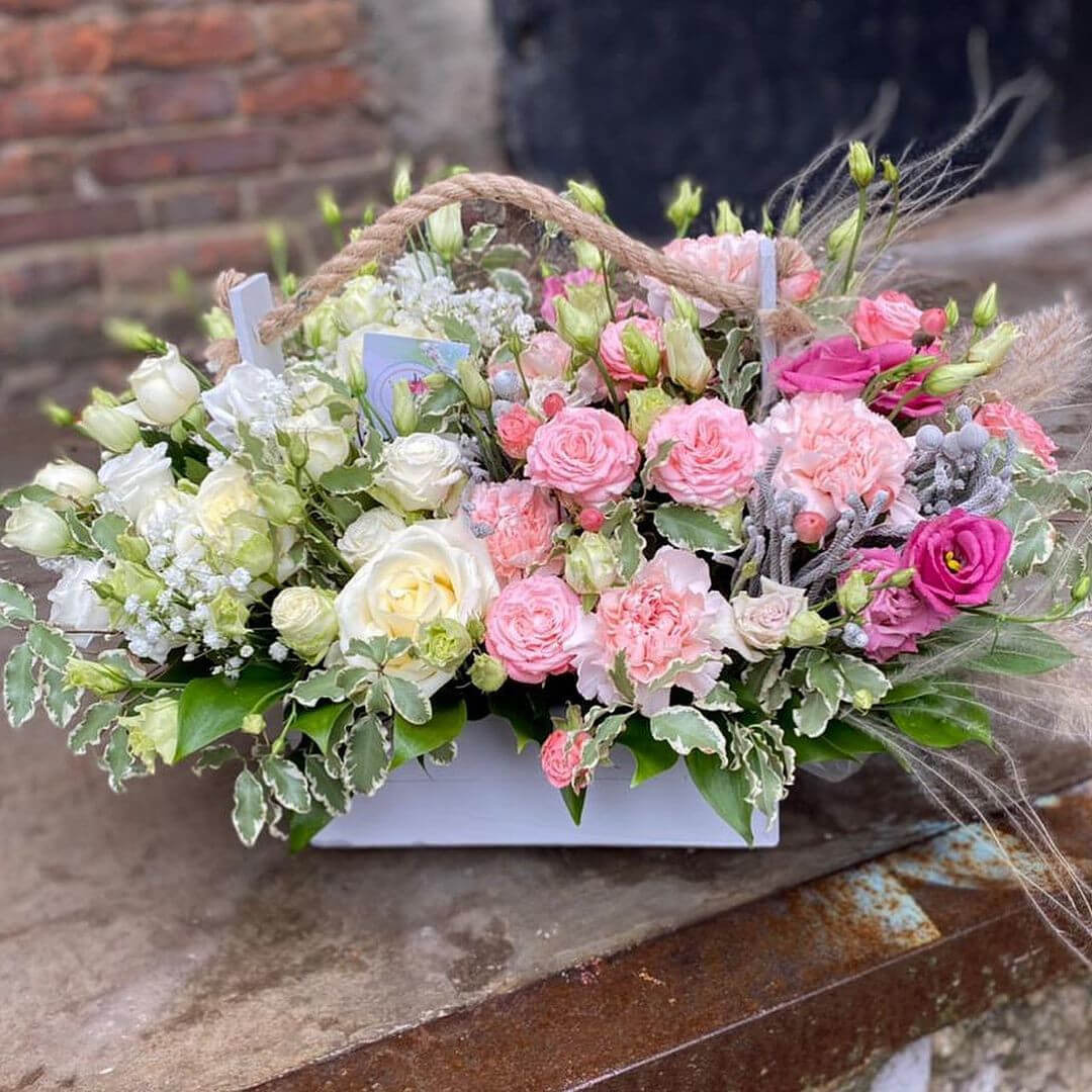 Кустовые розы с эустомой - 35 шт.