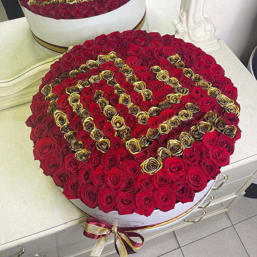 Красные розы "Логотип" от 101 шт.