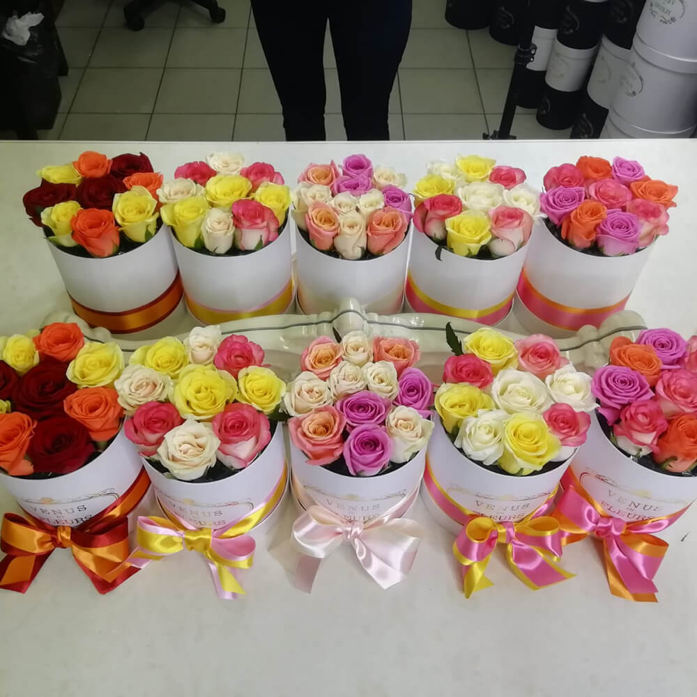 9 роз коллегам от 5 штук