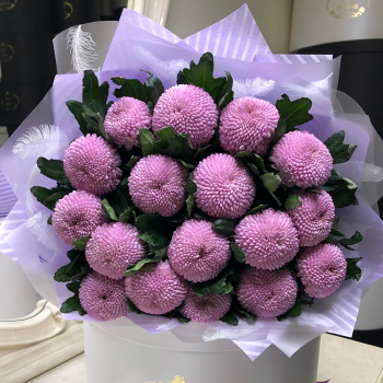 19 сиреневых хризантем в букете