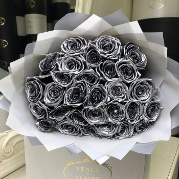 19 серебряных роз в букете