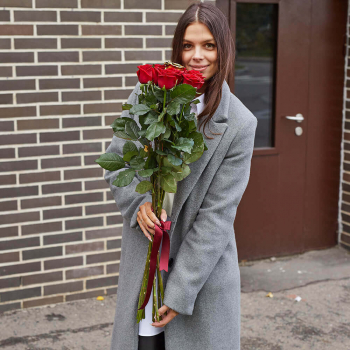11 красных роз в букете - 70 см.