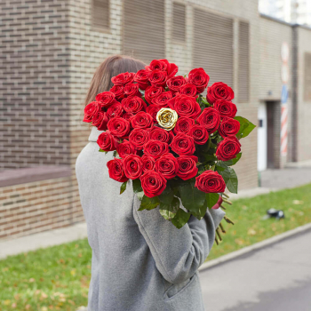 33 красные розы в букете - 70 см.